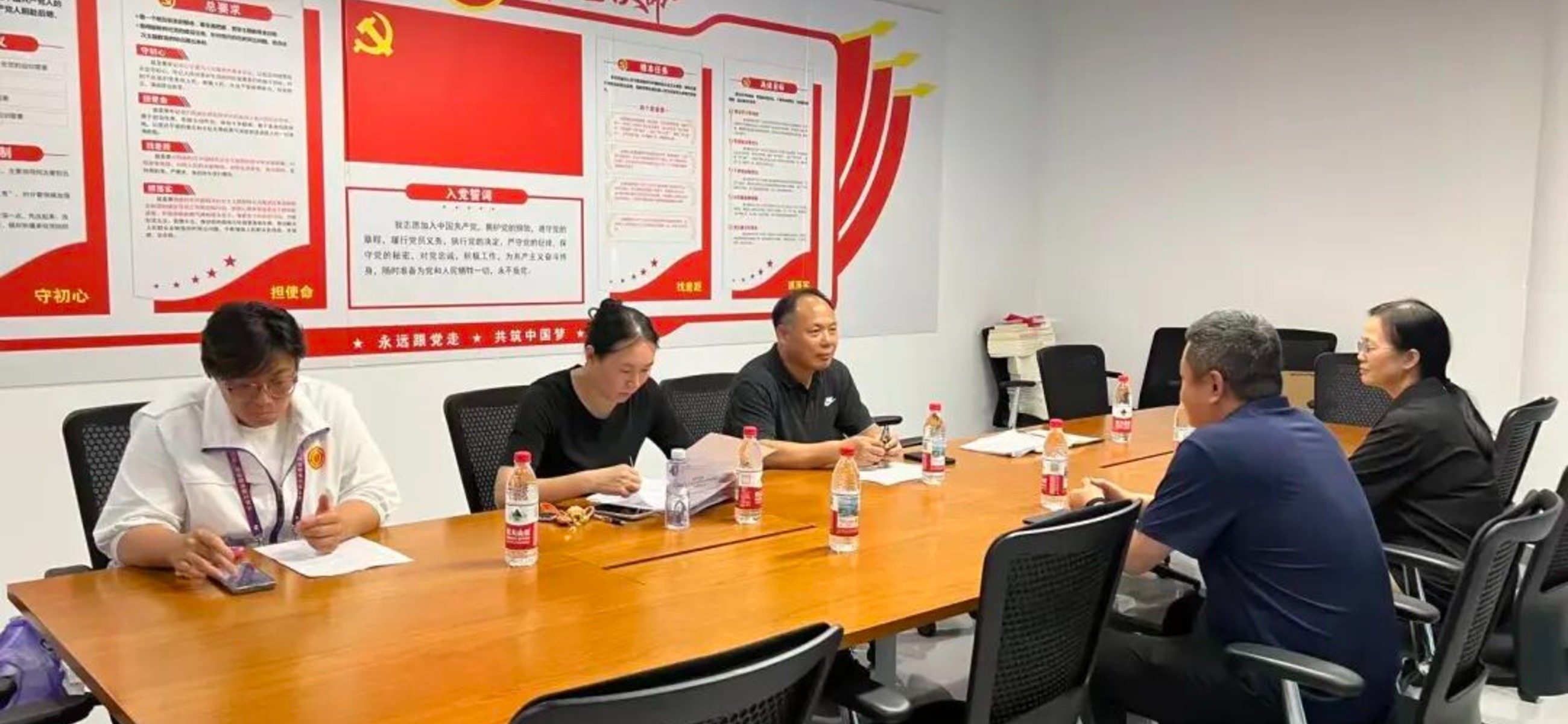 Zhang Xiaofang, Deputy Secretary of the Shuangfeng Street Working Committee in Shunyi District, visited Jiashun Aurora to discuss the party building work in non-public enterprises
